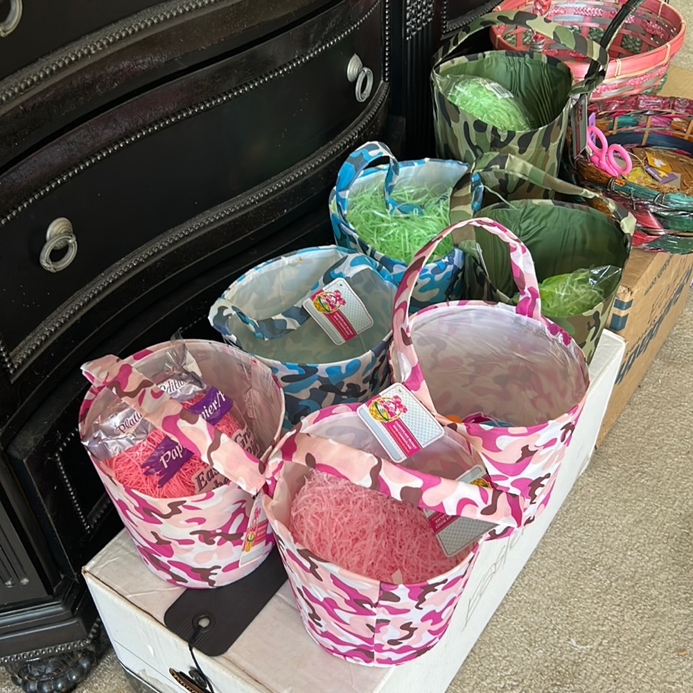 7 Camo baskets, 2 traditional, lots of Easter grass, four egg holders